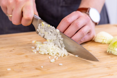 Zwiebel schneiden