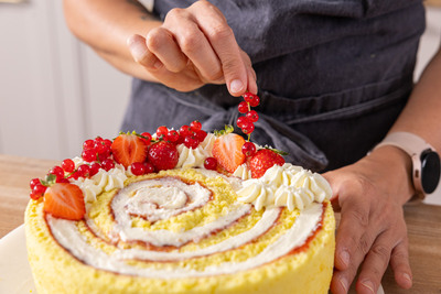Wickeltorte dekorieren