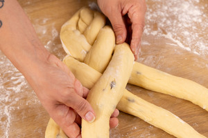 Allerheiligenstriezel flechten