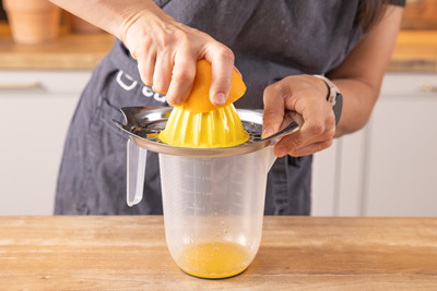 Orangensaft pressen