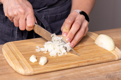 Zwiebel schneiden