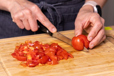 Tomaten würfeln