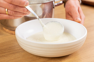 Grießbrei servieren