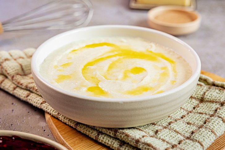 Grießbrei mit geschmolzener Butter