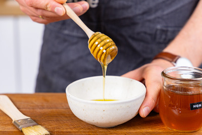 Honig zur Marinade geben