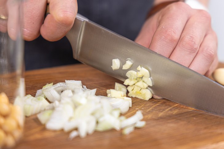 Knoblauch schneiden