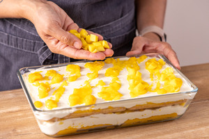 Mango Tiramisu dekorieren