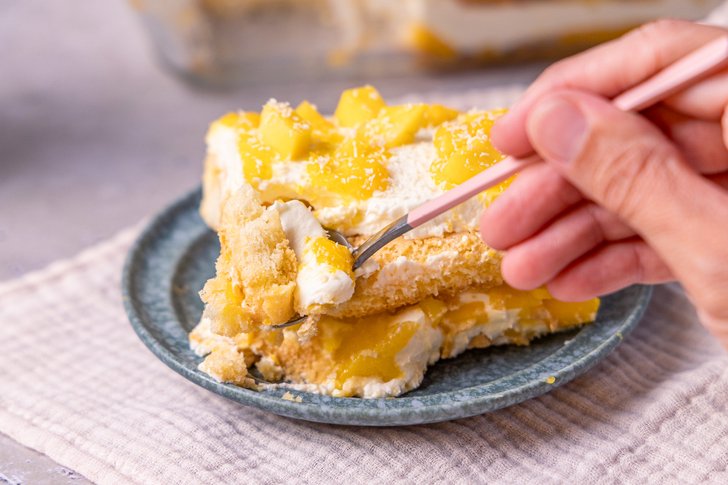 Mango Tiramisu servieren