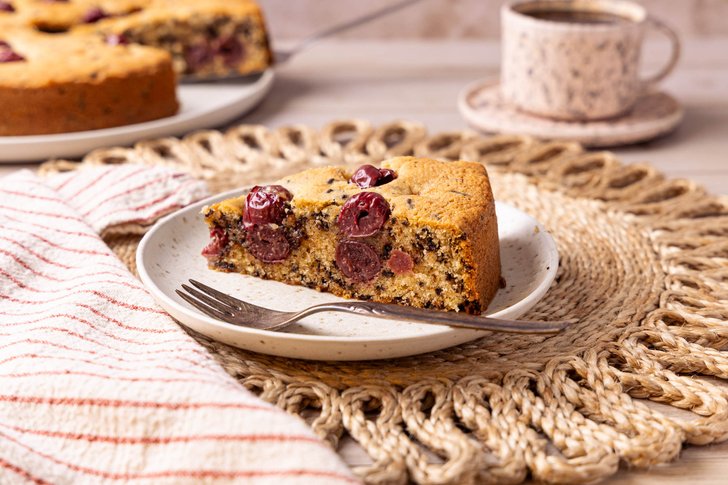 Nusskuchen mit Sauerkischen