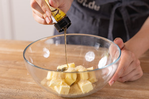Vanillepaste dazugeben