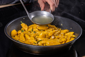 Pastawasser dazugeben