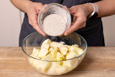 Zimt und Zuckermischung dazugeben