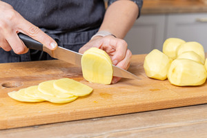Kartoffeln schneiden