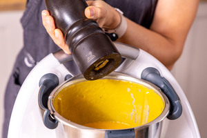 Kürbissuppe im Thermomix® abschmecken