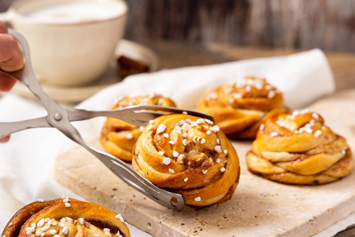 frische schwedische Zimtschnecken