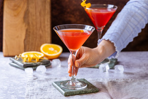 Virgin Cosmopolitan servieren