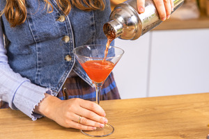 Cocktail abfüllen